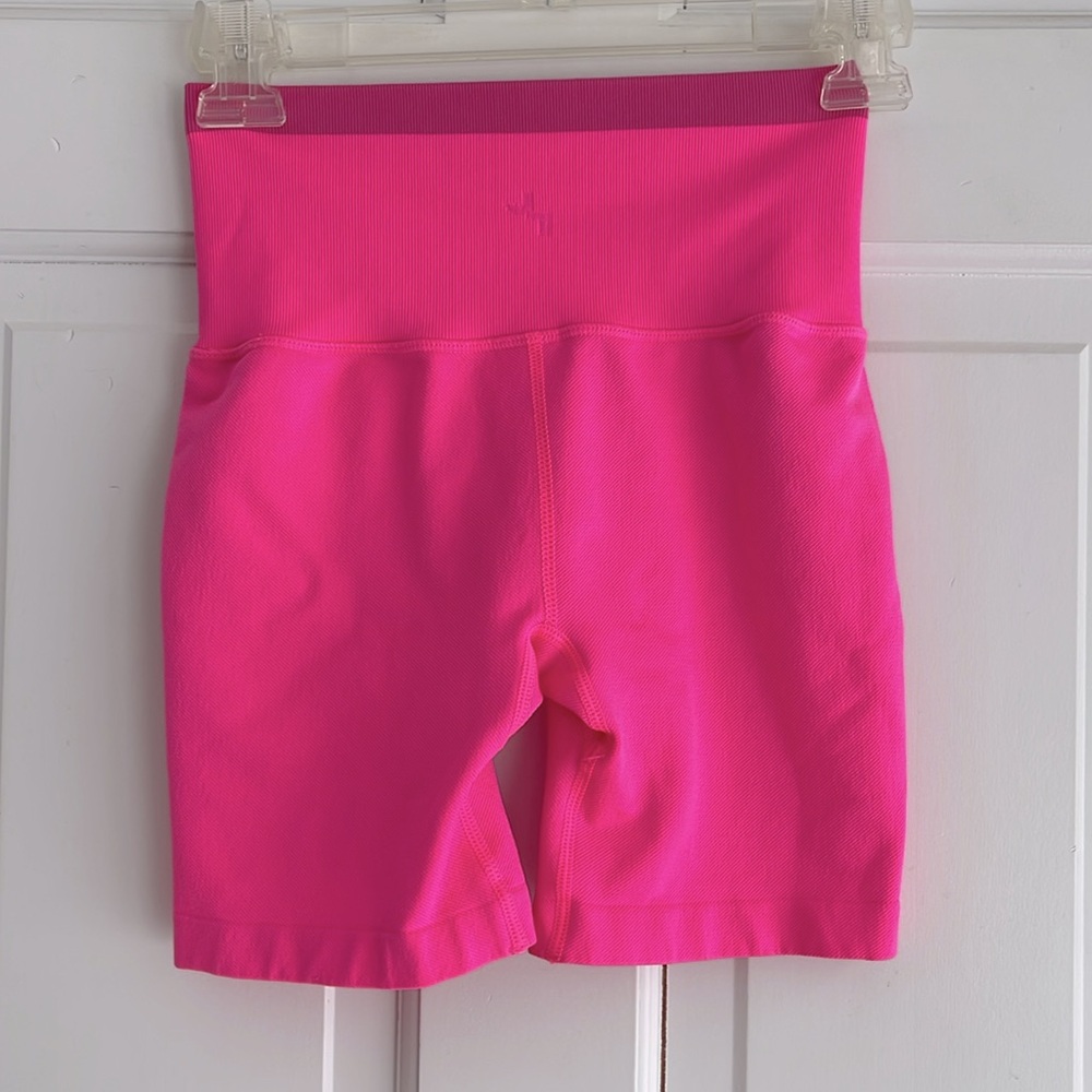 Hot Pink Women's workout shorts 6” inseam size XS 80s